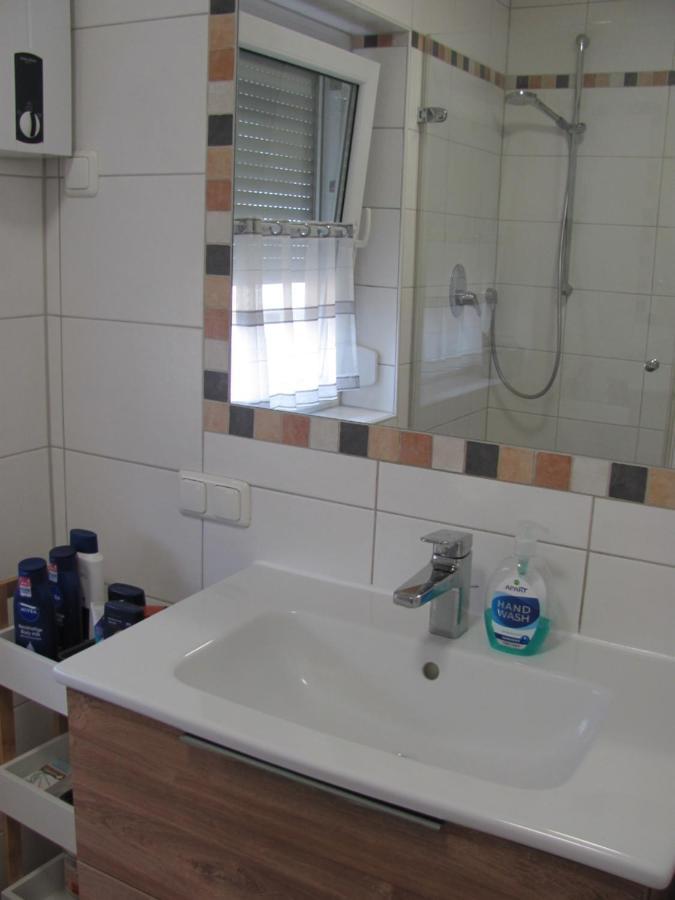 #2 Ruhiges Gemuetliches Ferienzimmer Mit 2 Einzelbetten Gemeinschaftsbad W-Lan Airport Nah Late Night Check In Haus Nr 9,5 Trunkelsberg Екстериор снимка